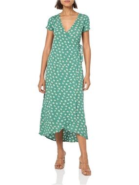 bright green cup detail strappy tiered maxi dress ASTR the Label | Midsummer Floral Tiered Maxi Dress | Size M